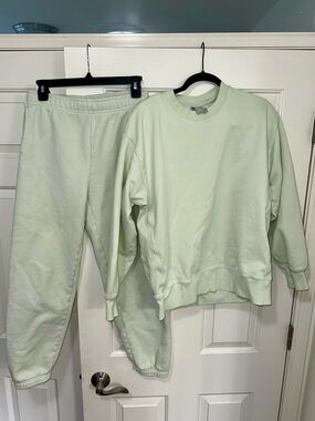 Aritzia TNA Cozy Sweat Set in Mint Green